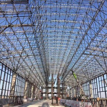 山东大型钢结构企业 引领行业发展的力量与钢结构网架技术详解