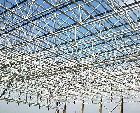 赤峰钢结构网架的优势解析 辽宁树源钢结构工程的专业视角